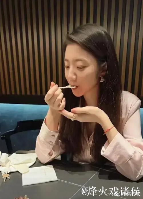 揭秘张津瑜第二段视频引发热议——51吃瓜网 揭秘张津瑜第二段视频引发热议——51吃瓜网